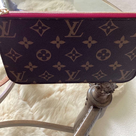 NWT- never used Louis Vuitton Monogram Neverfull Pochette - Picture 5 of 7